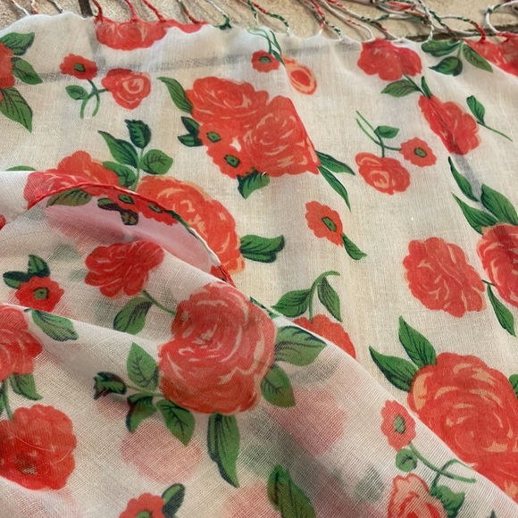 Rose scarf - Picture 3 of 3